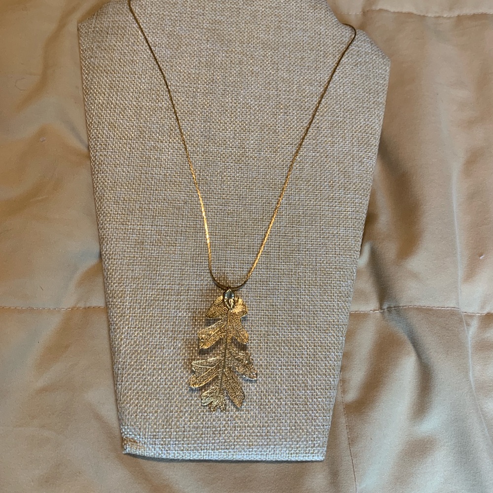 Real leaf dipped in gold pendant - Picture 3 of 5